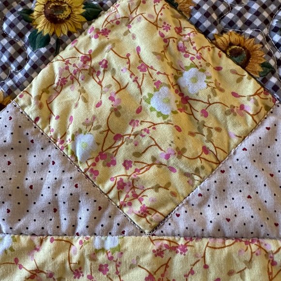 Vintage Sunflower Print Table Runner Handmade Machine Quilted 43.5 x17.5 inches - Picture 4 of 6